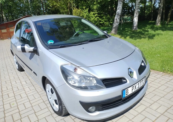 Renault Clio cena 8900 przebieg: 210000, rok produkcji 2005 z Kalety małe 466